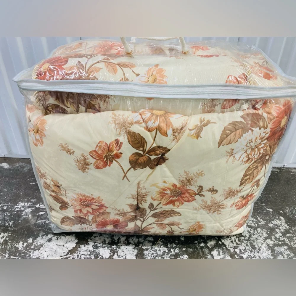 Luxury Comforter Brand New- Size Queen